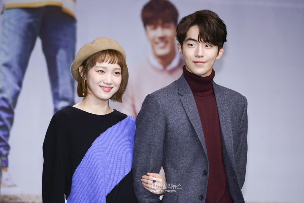 Lee Sung Kyung dan Nam Joo Hyuk Resmi Berpacaran