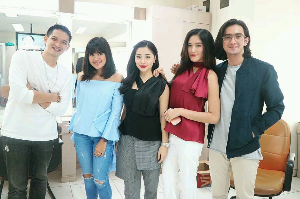 Dua Wanita Cantik