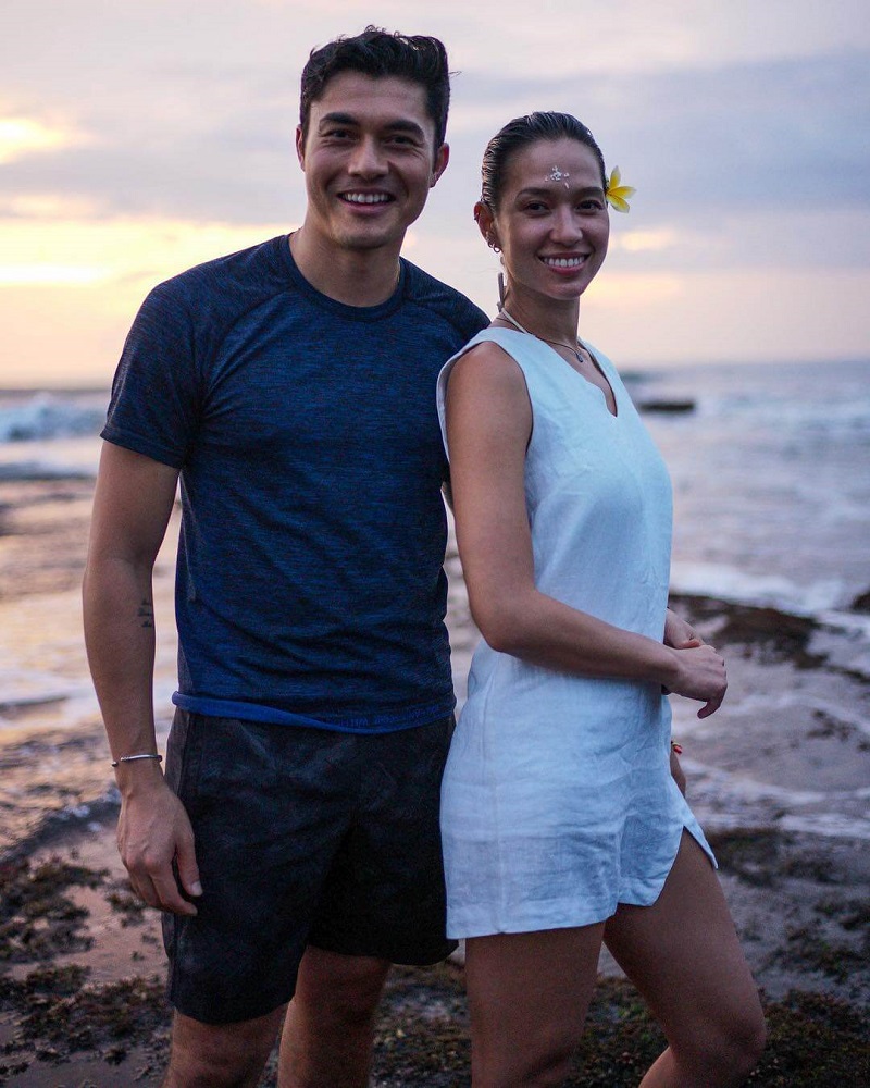 Henry Golding dan istrinya Liv Lo