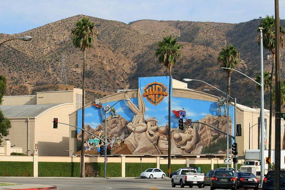 Warner Bros. Grup Melakukan Pengurangan Staff Dan Merapihkan Organisasi
