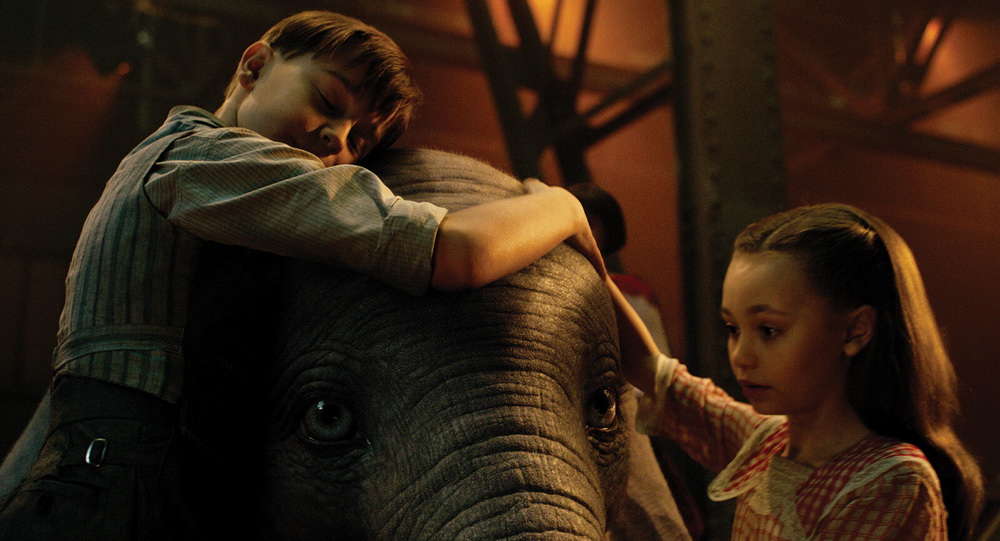 DUMBO - Film Live Action Terbaru Disney Luncurkan Teaser Dan Poster