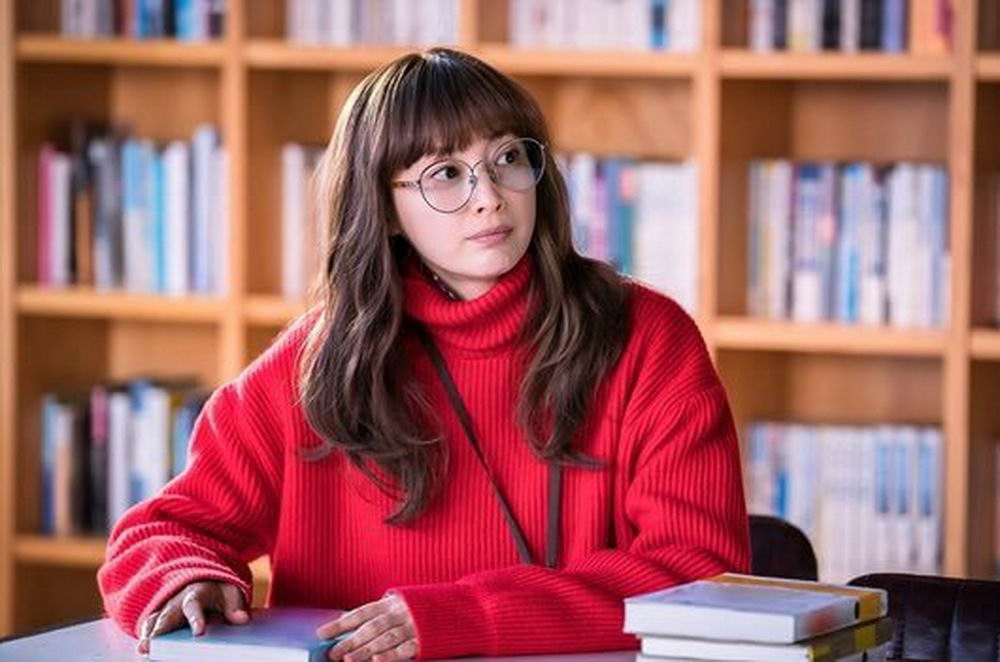 ROMANCE IS A BONUS BOOK – Kisah Cinta Di Balik Dunia Penerbitan