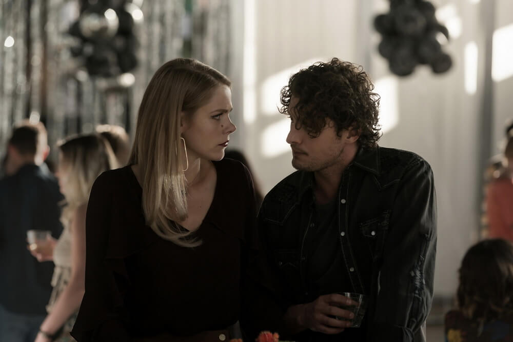 Simak Deretan Foto dan Sinopsis Episode Pilot ROSWELL, NEW MEXICO