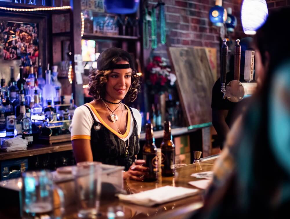 Simak Deretan Foto dan Sinopsis Episode Pilot ROSWELL, NEW MEXICO
