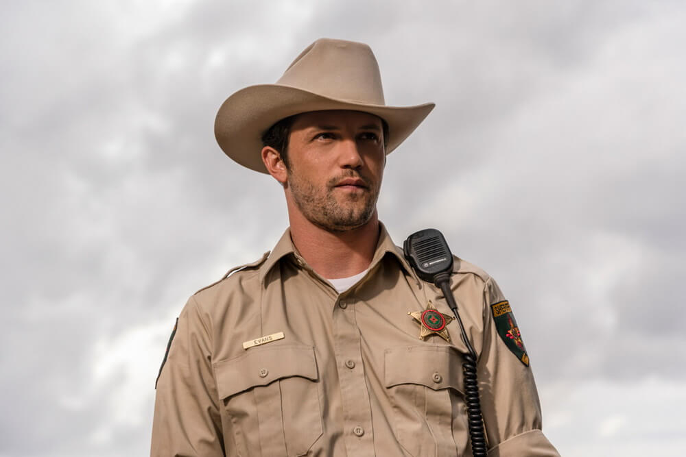 Simak Deretan Foto dan Sinopsis Episode Pilot ROSWELL, NEW MEXICO