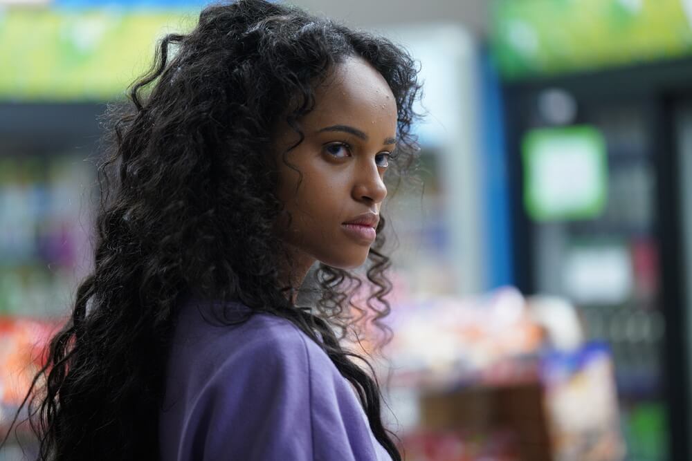 Freeform Ungkapkan Sinopsis Dan Foto Serial SIREN Episode The Wolf at the Door