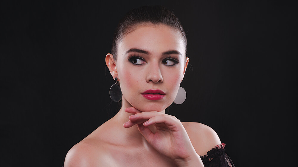 Intip First Look Nicole Maines Sebagai Dreamer Dalam SUPERGIRL