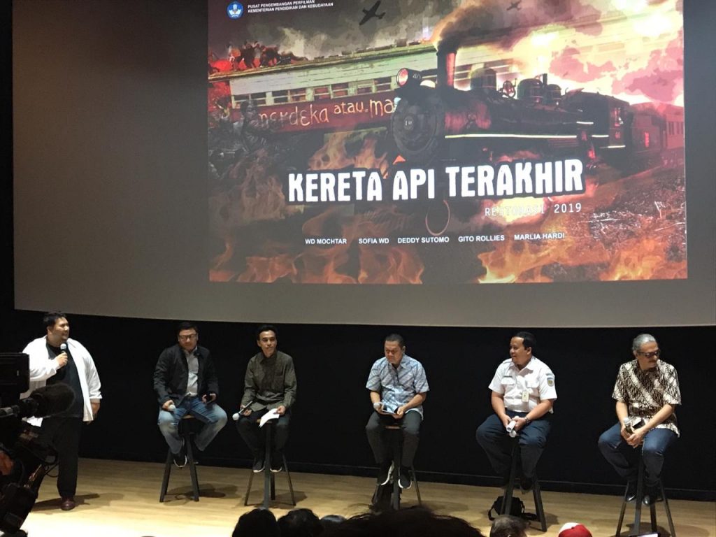 penayangan kereta api terakhir