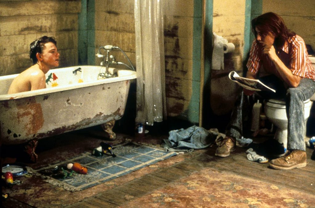 Johnny Depp sebagai Gilbert Grape bersama adiknya Arnie