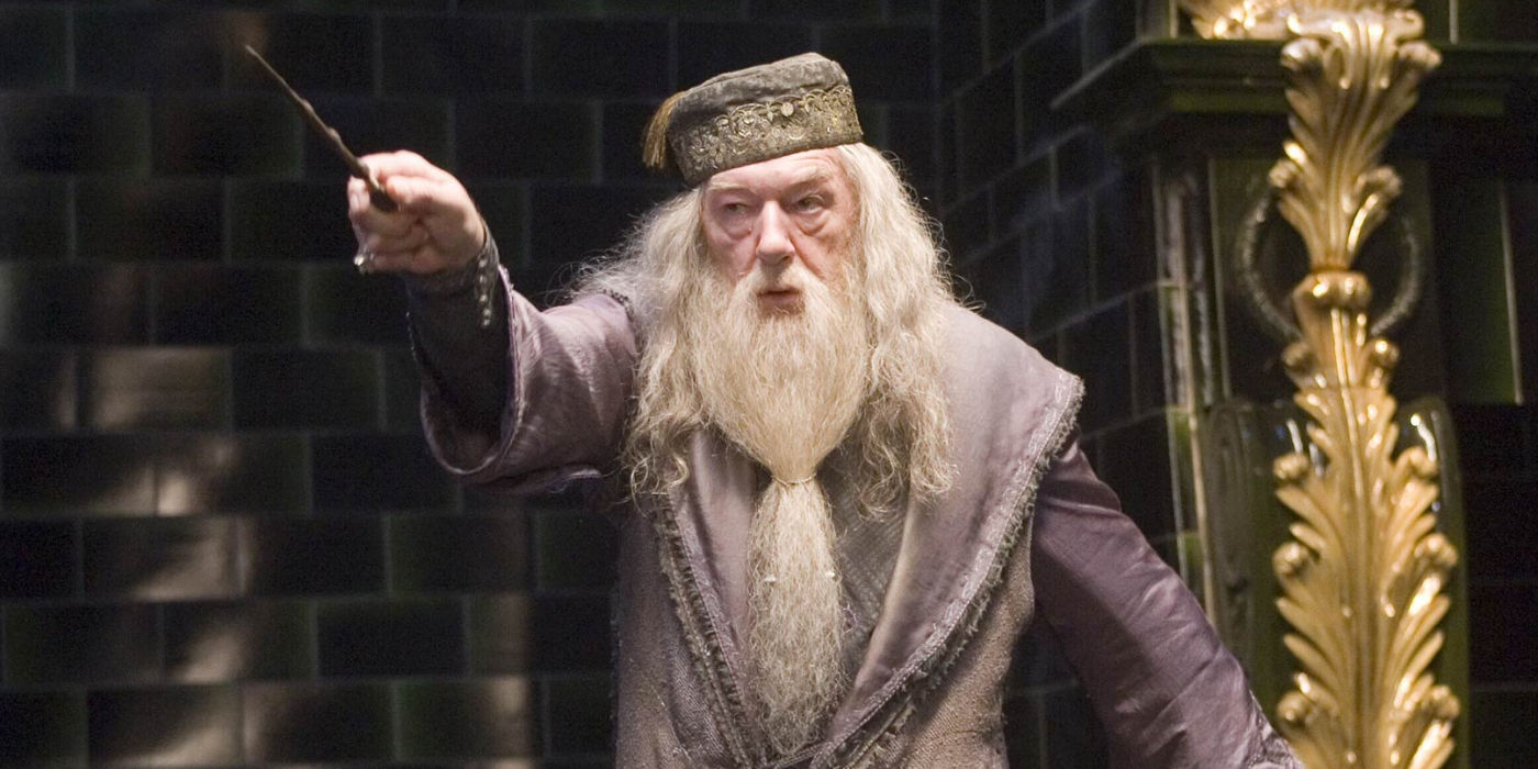 Albus Dumbledore mengajarkan mantra Harry potter