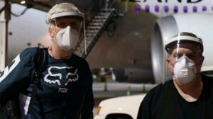 James Cameron dan Jon Landau Saat Tiba di Wellington untuk syuting avatar 2
