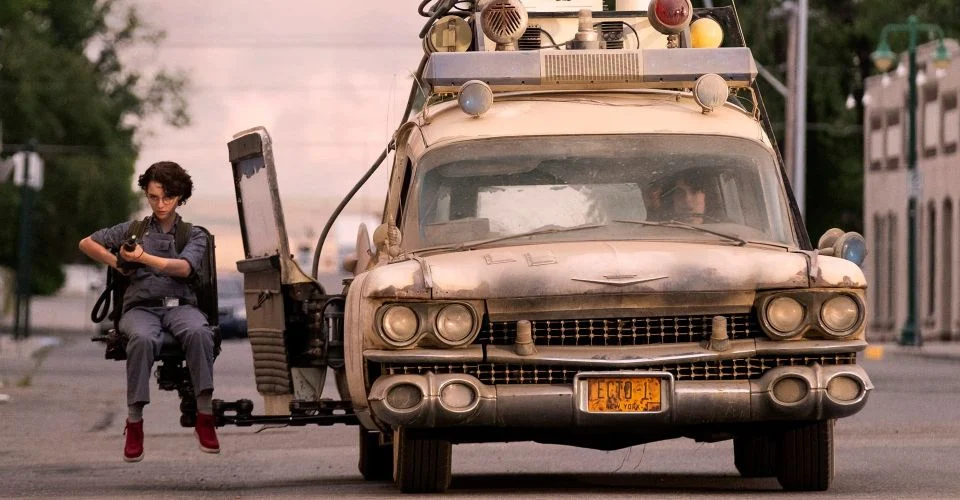 Mckenna Grace dan Finn Wolfhard dalam Ghostbusters: Afterlife