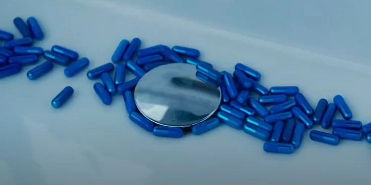 Pil biru dalam trailer The Matrix Resurrections 