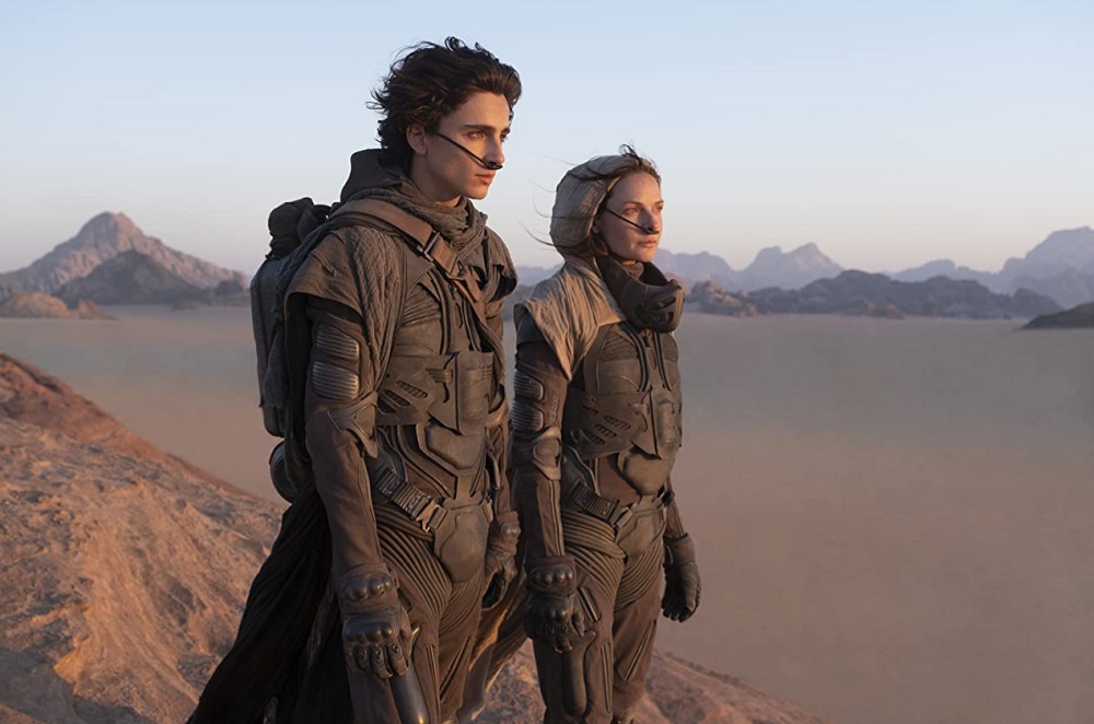 Rebecca Ferguson dan Timothée Chalamet dalam Dune