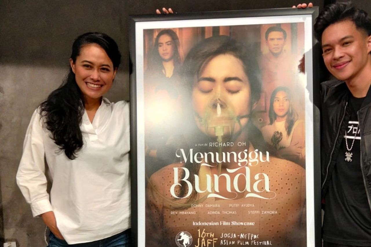 Menunggu Bunda