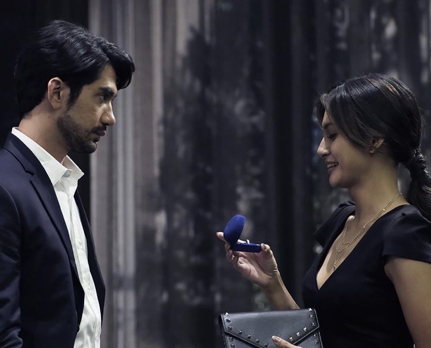 Reza Rahadian dan Raihaanun dalam Twivortiare