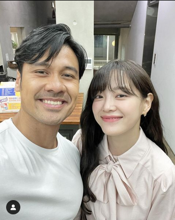 Chicco Jerikho selfie bersama Kim Se Jeong