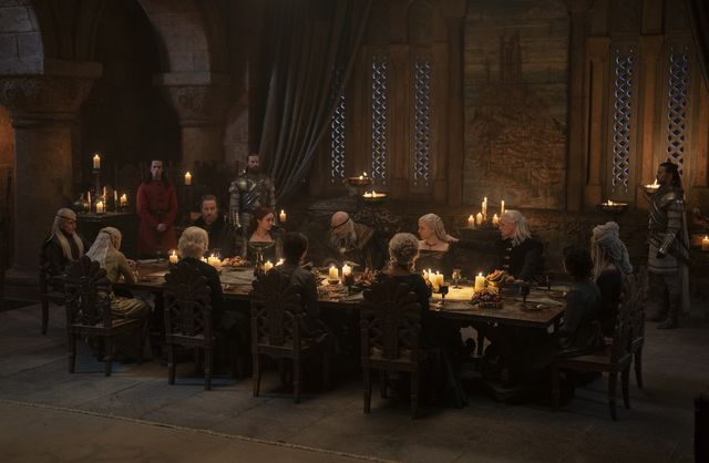 Jamuan Raja Vierys bersama keluarganya dalam episode 8 house of the dragon
