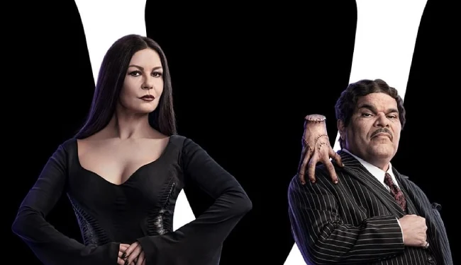 Catherine Zeta-Jones dan Luis Guzman dalam Wednesday Netflix