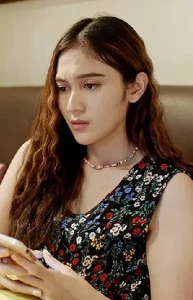Denira Wiraguna sebagai Renata