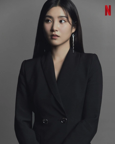Kim Soo Yeon sebagai Yeong Gi Eun