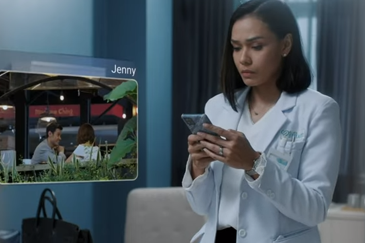 Adinia Wirasti sebagai dokter sekar
