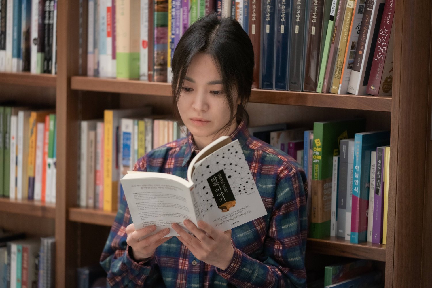 Song Hye Kyo sebagai Moon Dong Eun