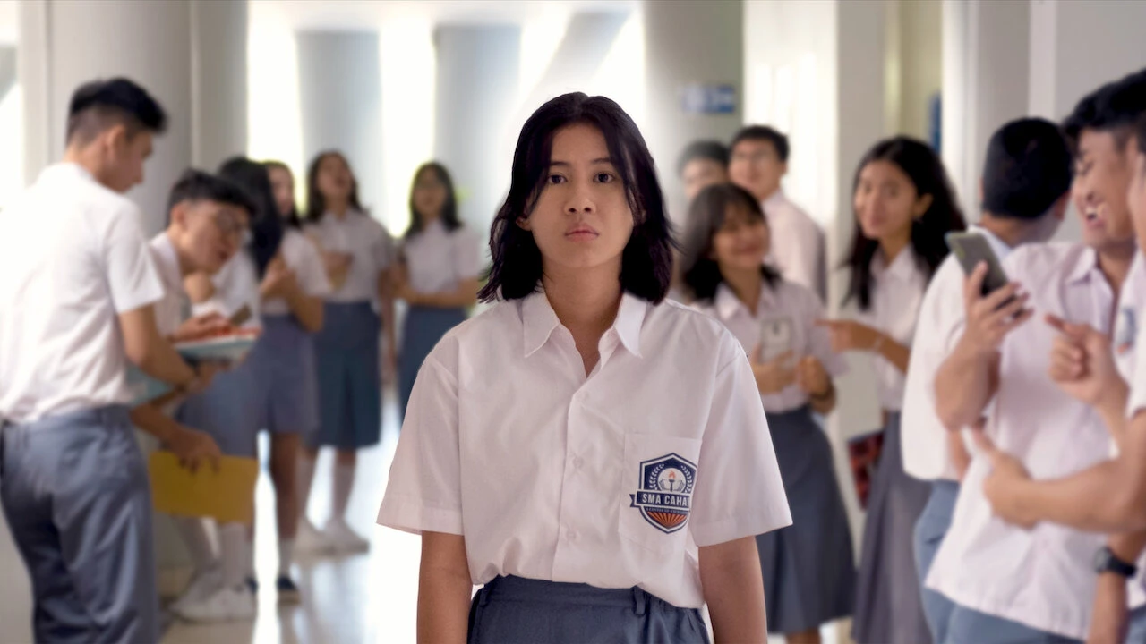 Shenina Cinnamon sebagai Laras dalam Dear David