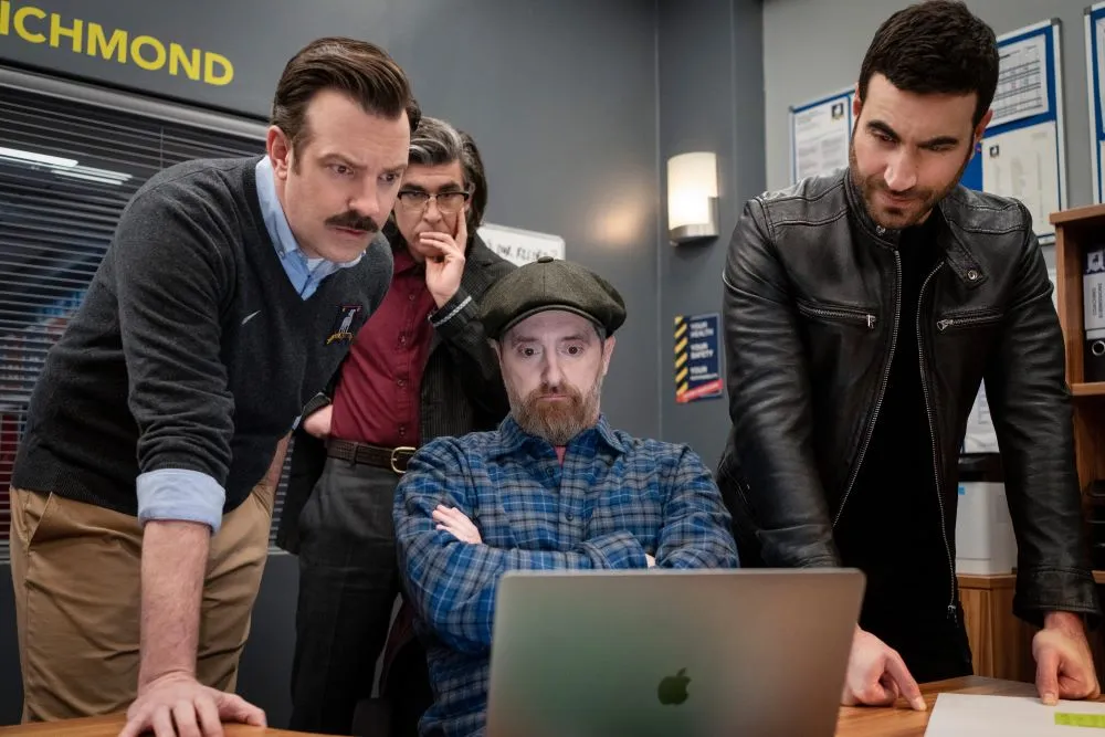 Ted Lasso & staf pelatihnya