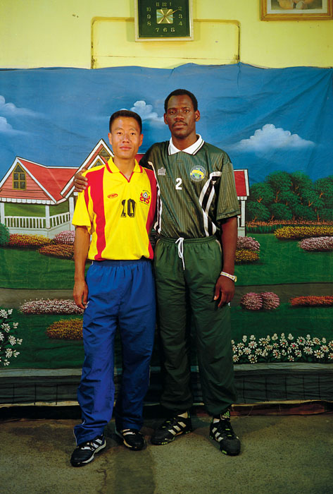 Dua pemain Bhutan dan Monserrat
