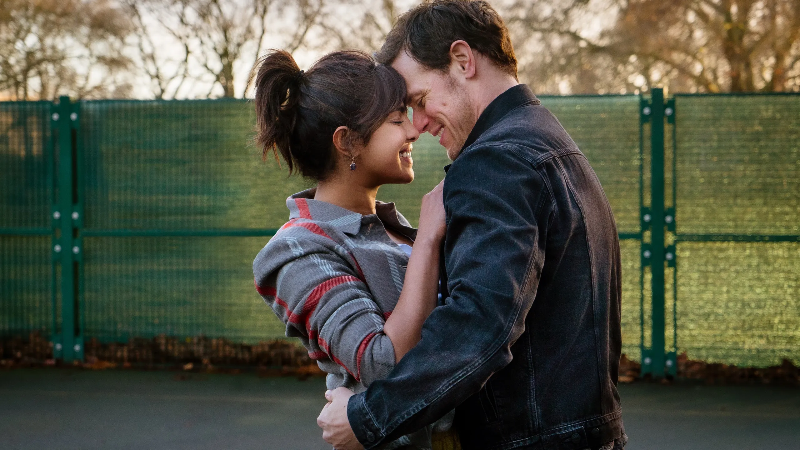 Priyanka Chopra dan Sam Heughan dalam Love Again