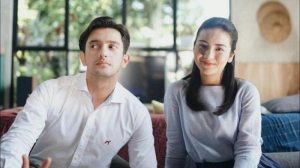 Arya dan Niken, pasangan muda dalam film Enam Batang