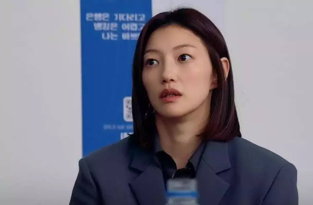 Lee El sebagai Jang Mi Ho dalam Happiness Battle