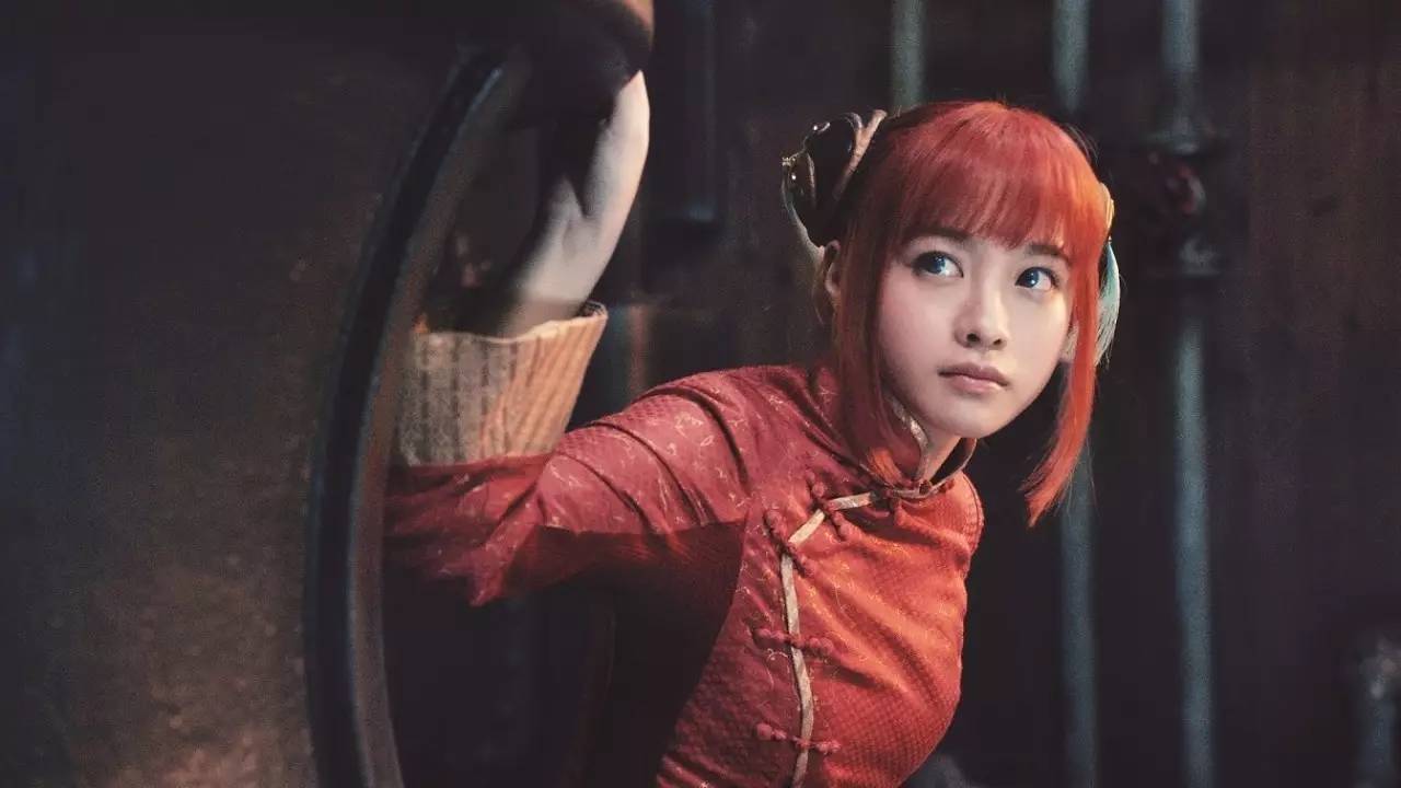 Sebagai Kagura di Gintama, Hashimoto tampak kurang cocok menghidupkan peran Kagura yang tomboy dan ceplas-ceplos