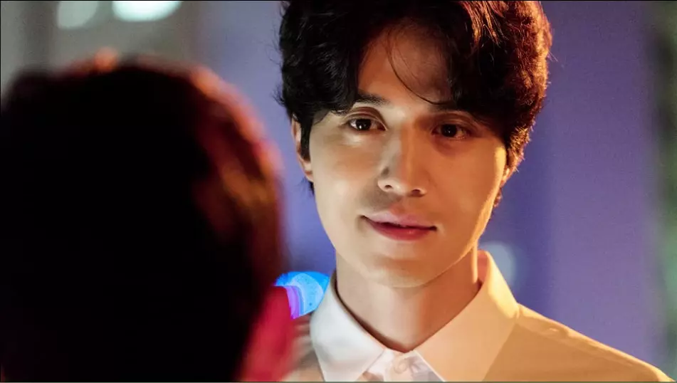 Lee Dong Wook dalam Strangers From Hell
