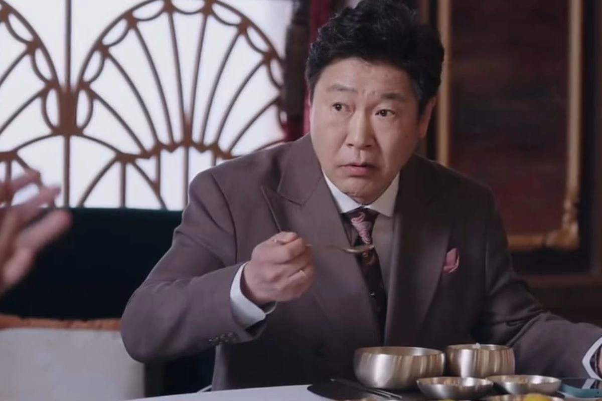 Sinopsis King The Land Episode 7 – Kedatangan Pangeran Arab