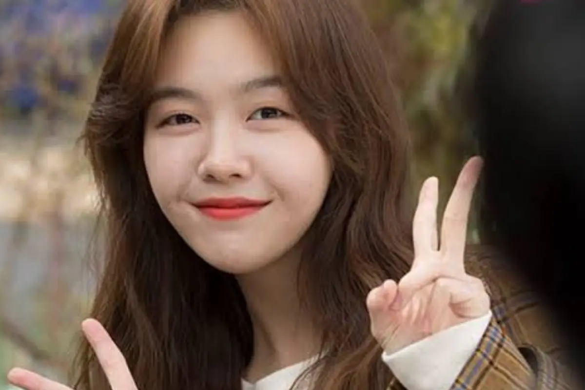 Bang Min Ah sebagai Ju Young