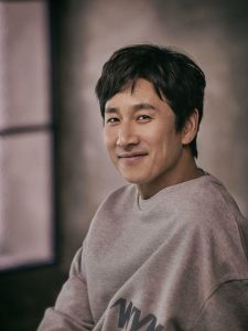 Profil Lee Sun Kyun, Mengenang Sosoknya Semasa Hidup