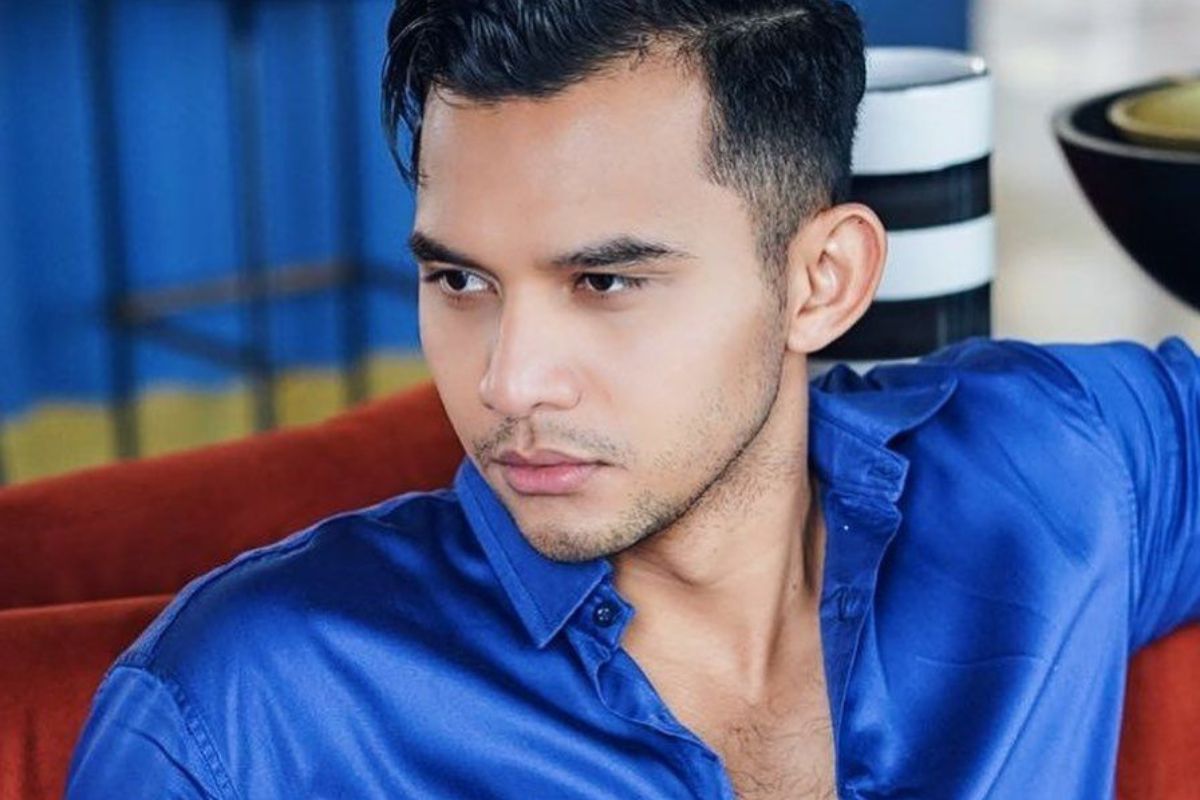 Rory Asyari sebagai Angga