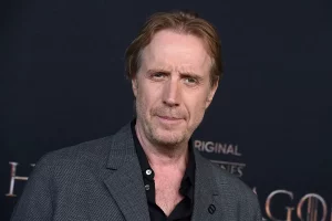 Rhys Ifans_3c