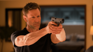 Aaron Eckhart di The Bricklayer