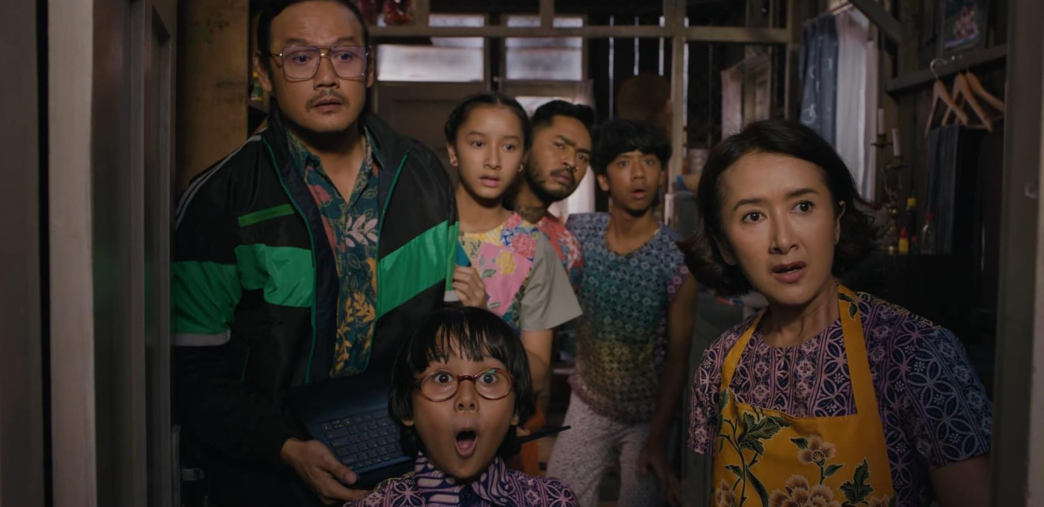 Review Keluarga Super Irit
