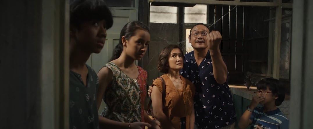 Review Keluarga Super Irit