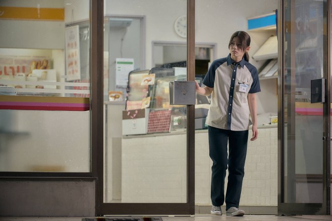 Kotona Minami di film The Convenience Store