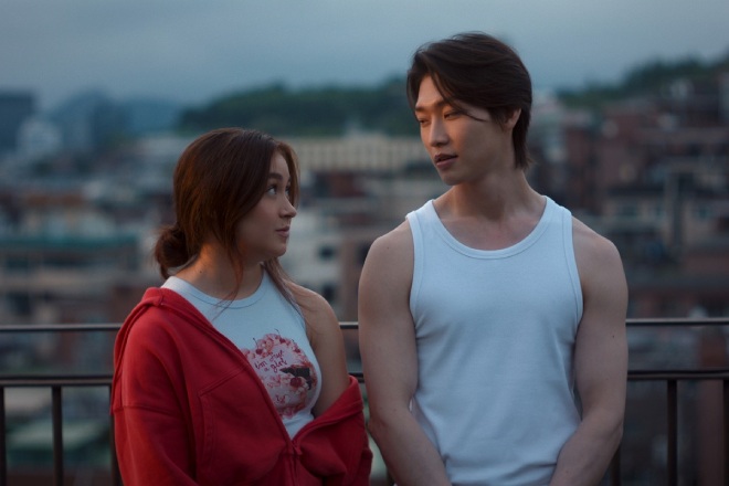 Anna Cathcart dan Sang Heon Lee - Pemeran Xo Kitty