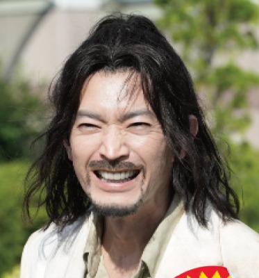 Kenjiro Tsuda sebagai Asakura