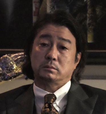 Koji Kato sebagai Bos