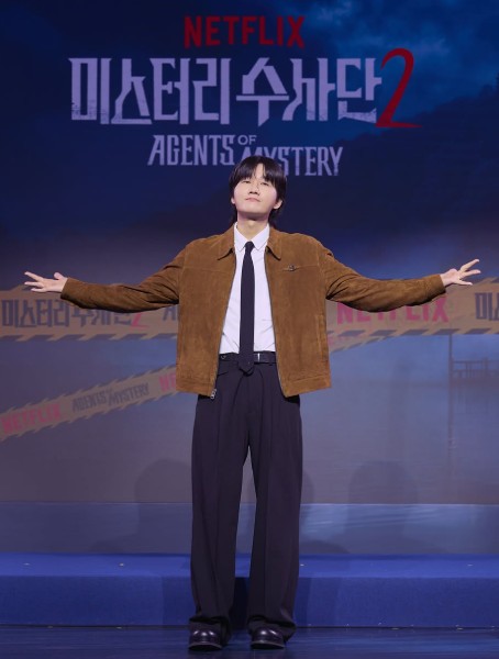 Lee Yong Jin - Anggota Agents of Mystery Season 2