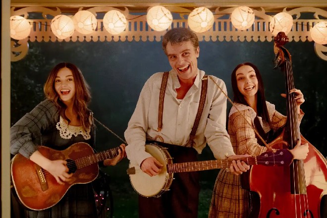 Olivia Rose Keegan, Cameron Scott, dan Savannah Lee Nassif di Scary Movie