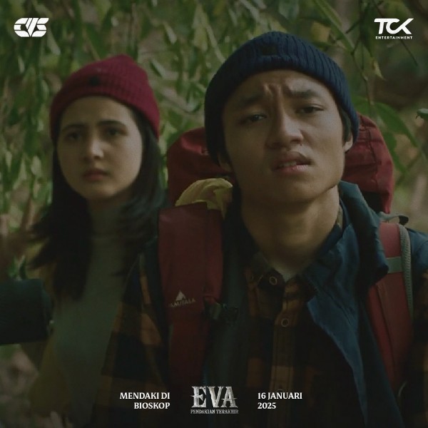 Bulan Sutena dan Kiesha Alvaro di Eva: Pendakian Terakhir